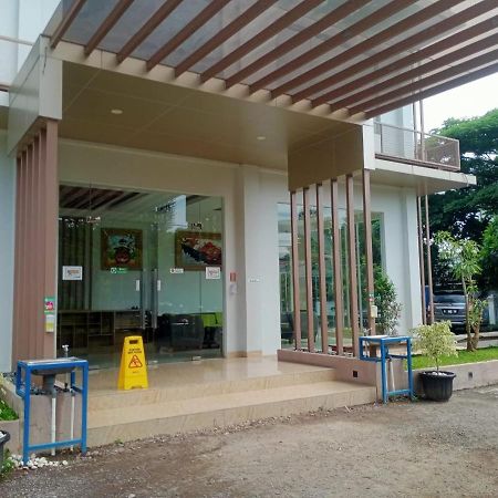Oyo 90102 Edotel Hotel By Dbest Hospitality Bandung Esterno foto