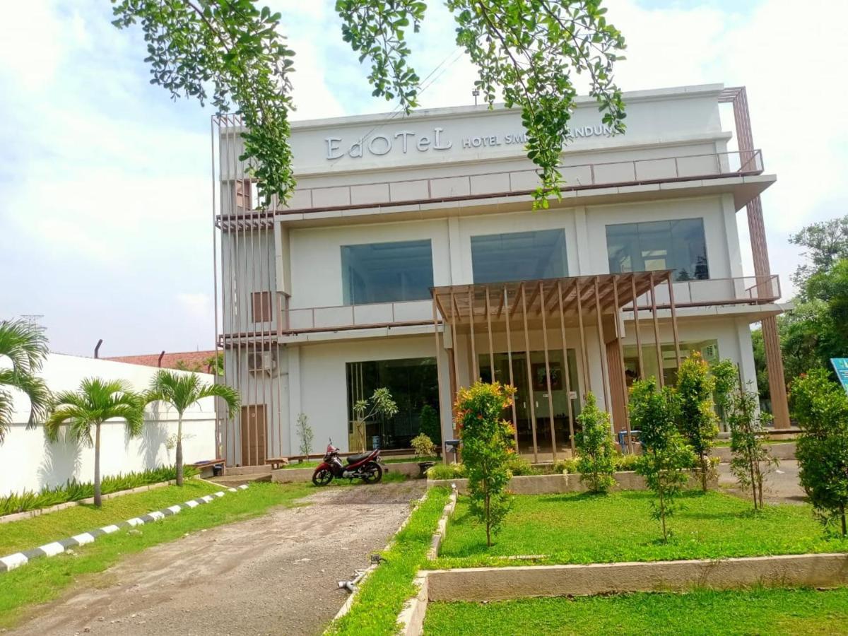 Oyo 90102 Edotel Hotel By Dbest Hospitality Bandung Esterno foto