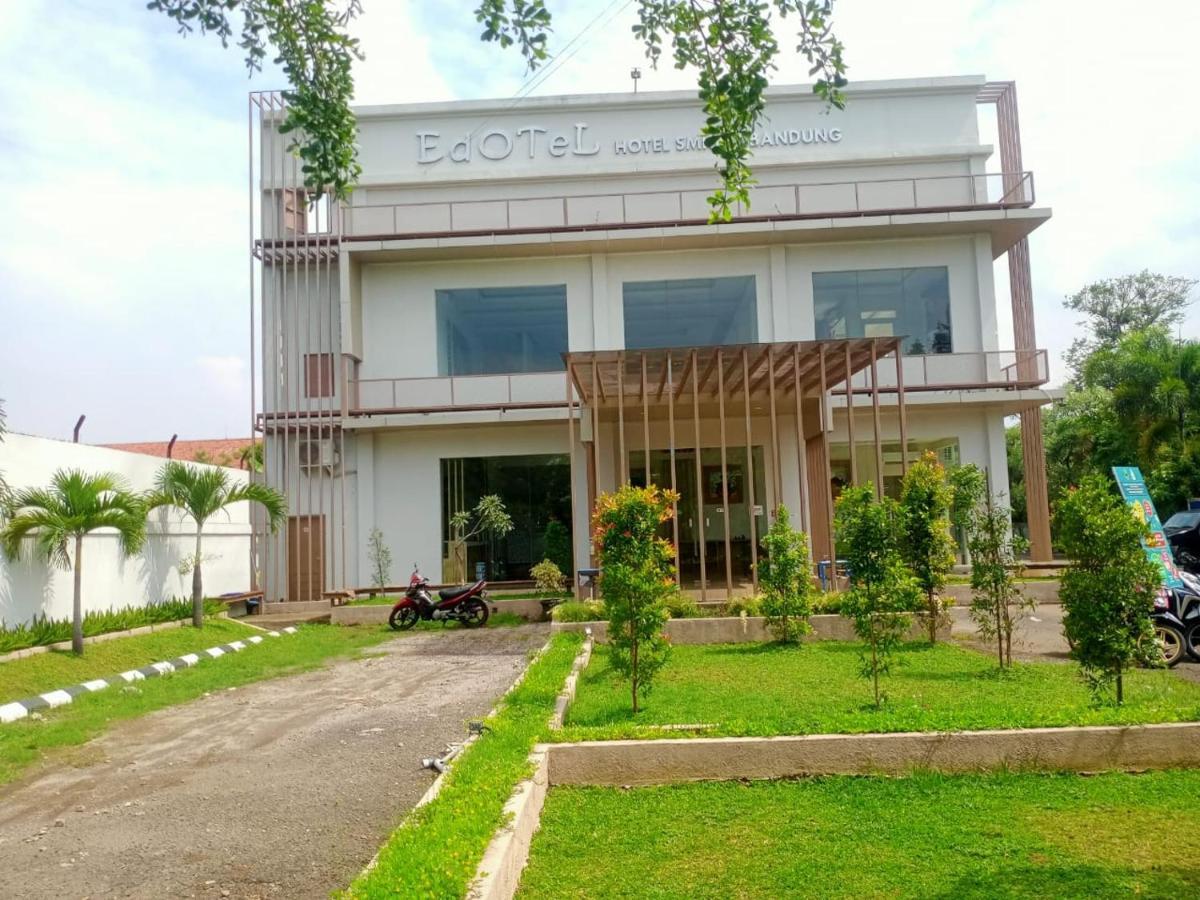 Oyo 90102 Edotel Hotel By Dbest Hospitality Bandung Esterno foto