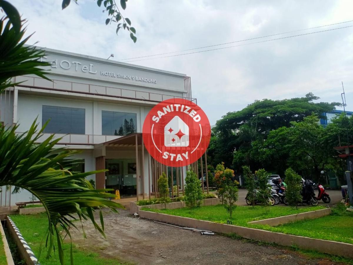 Oyo 90102 Edotel Hotel By Dbest Hospitality Bandung Esterno foto
