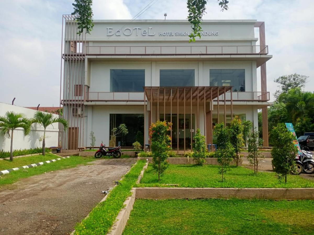 Oyo 90102 Edotel Hotel By Dbest Hospitality Bandung Esterno foto