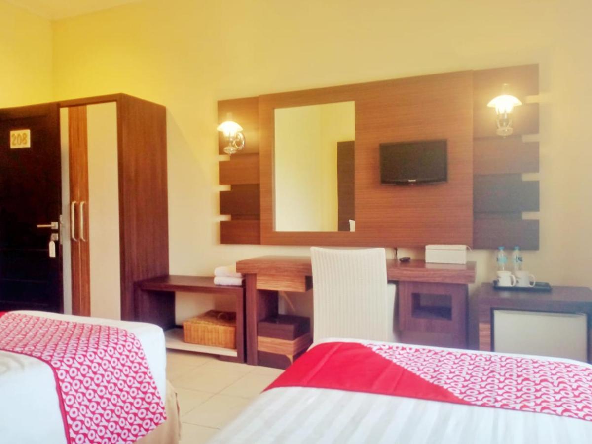 Oyo 90102 Edotel Hotel By Dbest Hospitality Bandung Esterno foto