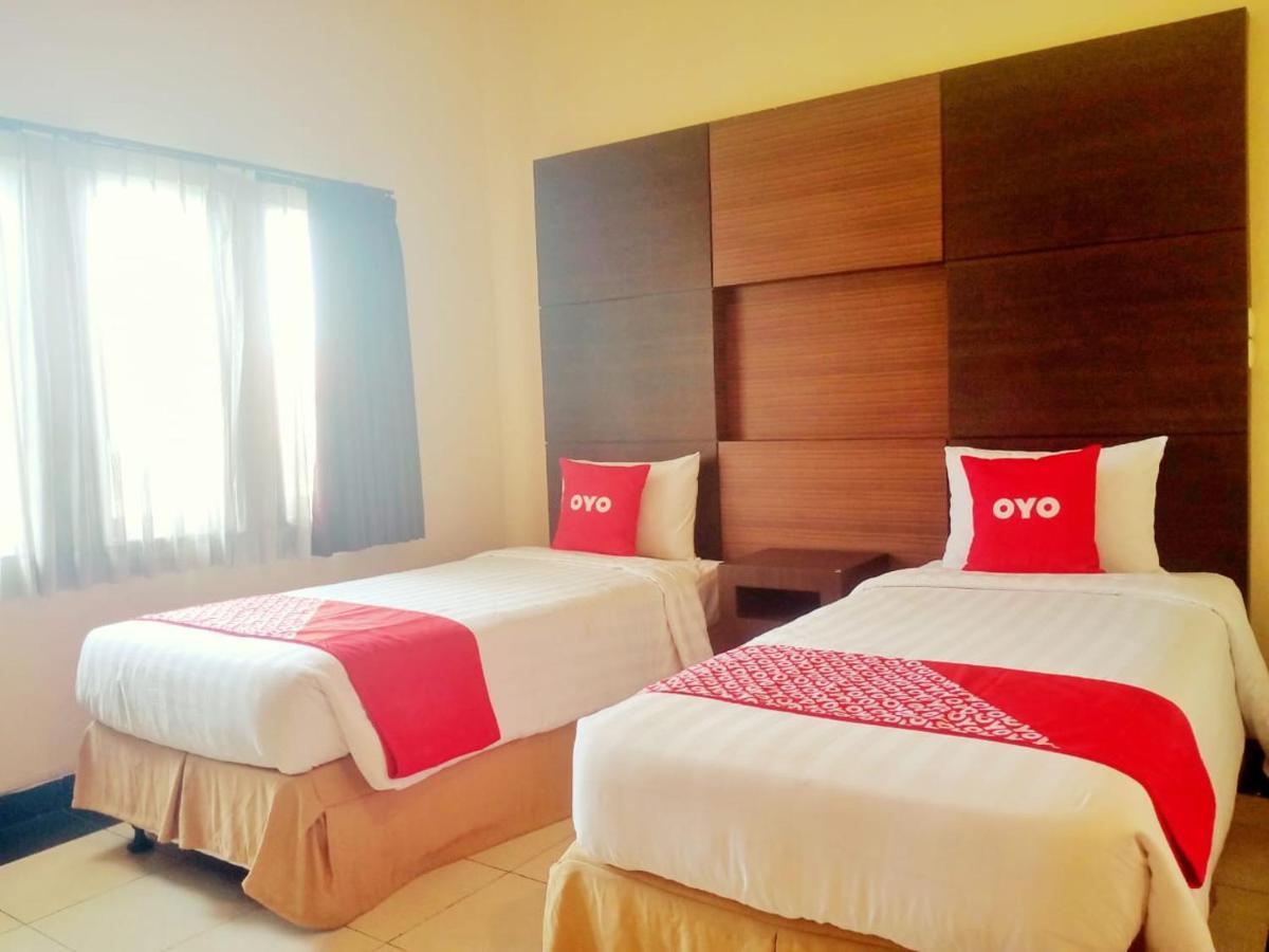 Oyo 90102 Edotel Hotel By Dbest Hospitality Bandung Esterno foto