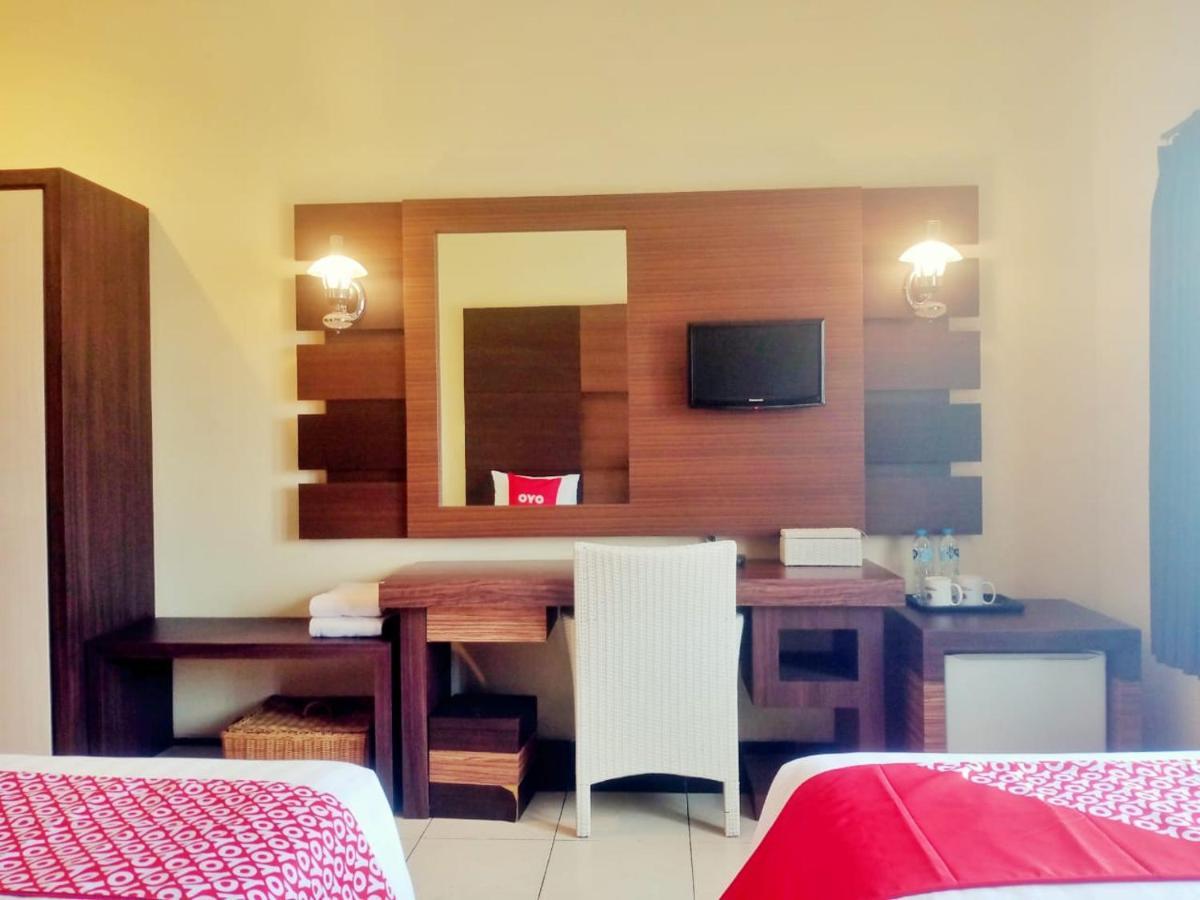 Oyo 90102 Edotel Hotel By Dbest Hospitality Bandung Esterno foto