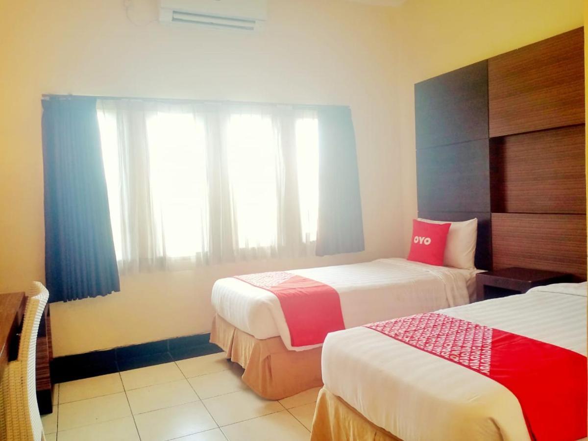Oyo 90102 Edotel Hotel By Dbest Hospitality Bandung Esterno foto