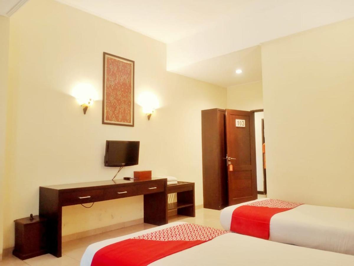 Oyo 90102 Edotel Hotel By Dbest Hospitality Bandung Esterno foto