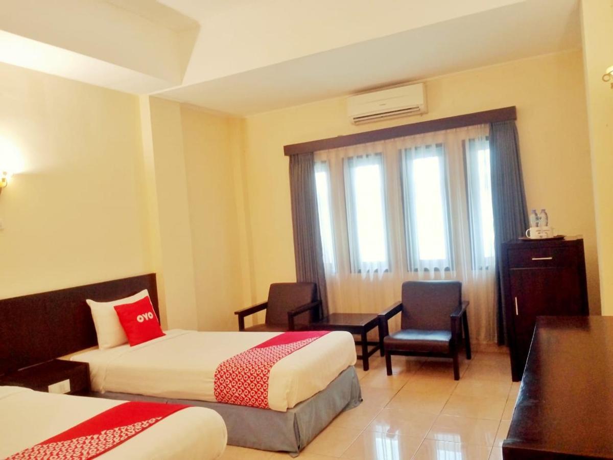 Oyo 90102 Edotel Hotel By Dbest Hospitality Bandung Esterno foto