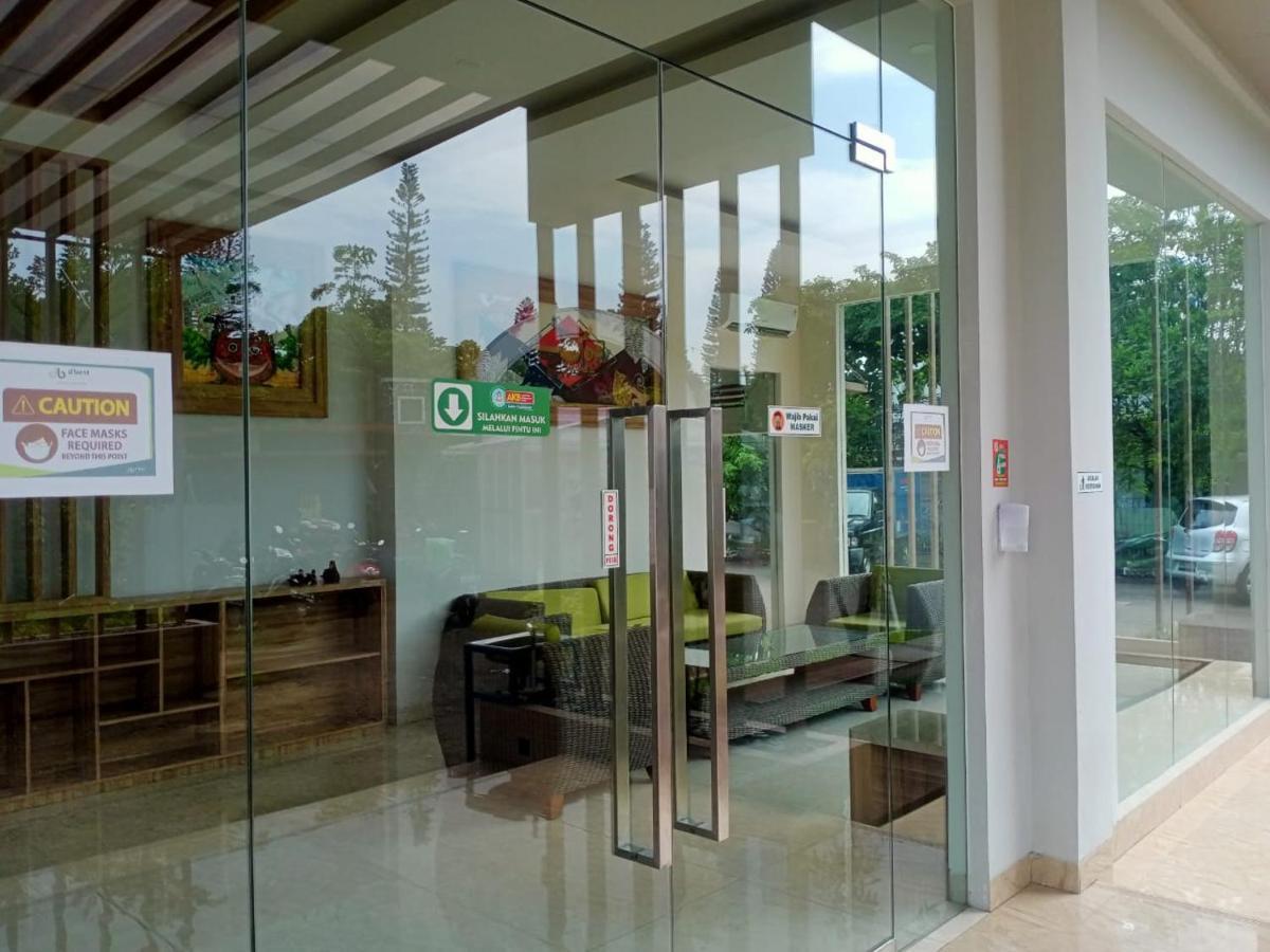 Oyo 90102 Edotel Hotel By Dbest Hospitality Bandung Esterno foto