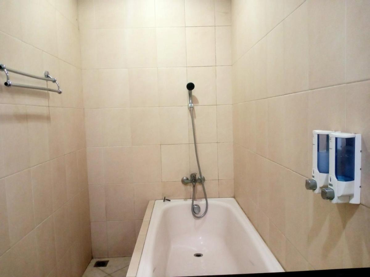 Oyo 90102 Edotel Hotel By Dbest Hospitality Bandung Esterno foto