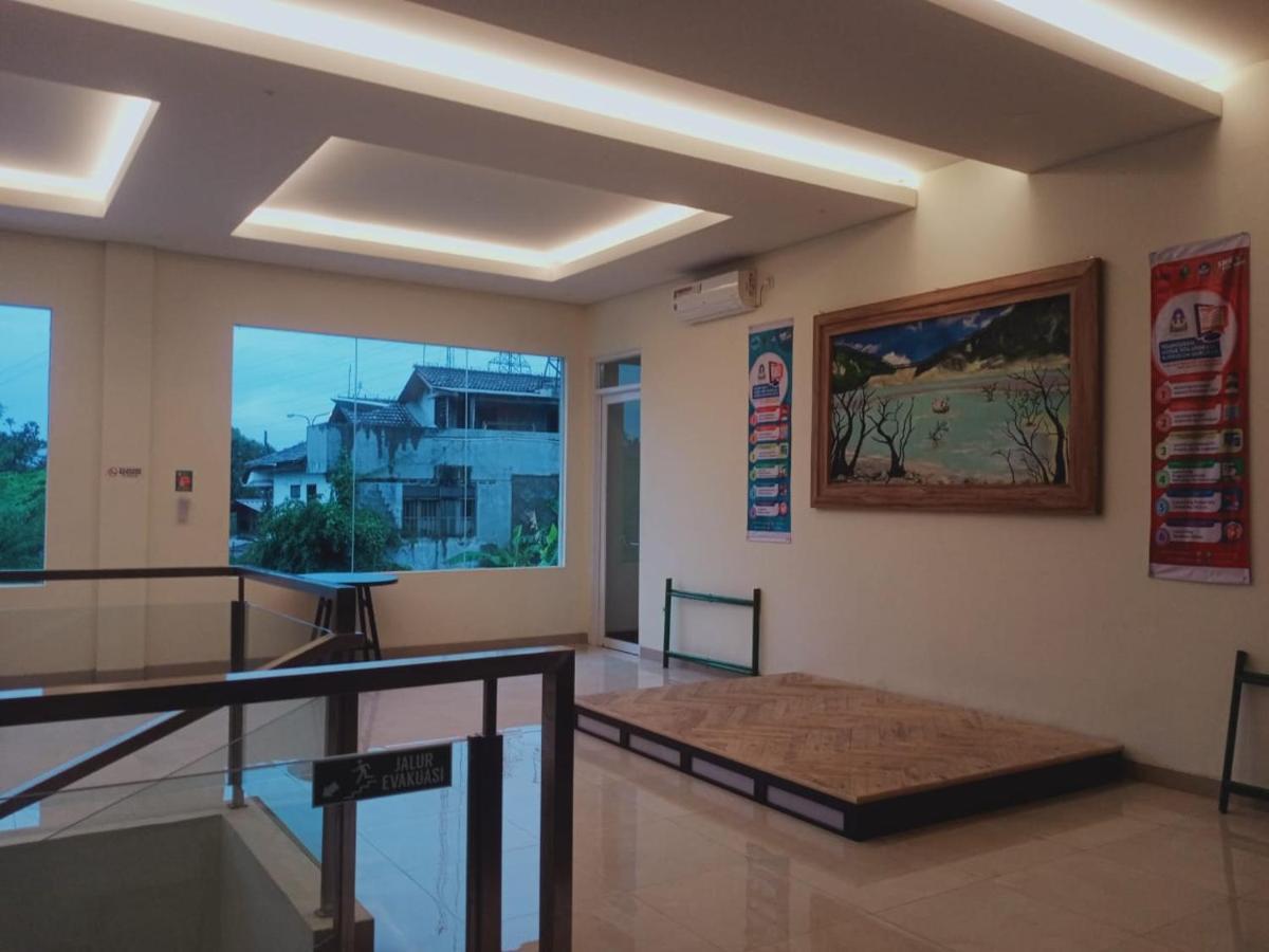 Oyo 90102 Edotel Hotel By Dbest Hospitality Bandung Esterno foto
