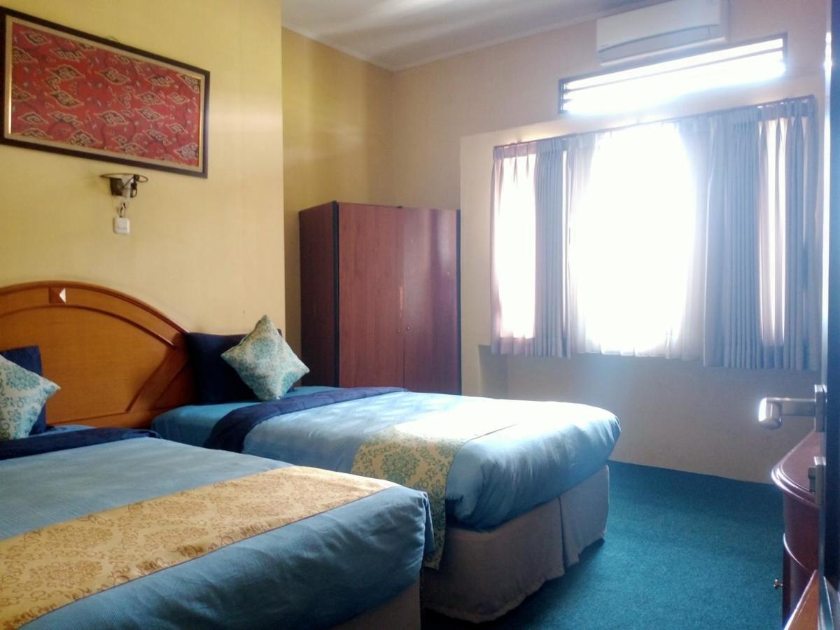 Oyo 90102 Edotel Hotel By Dbest Hospitality Bandung Esterno foto